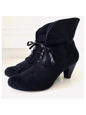 Vintage Victorian style lace up ankle boots black velvet fabric & ribbons sz 8